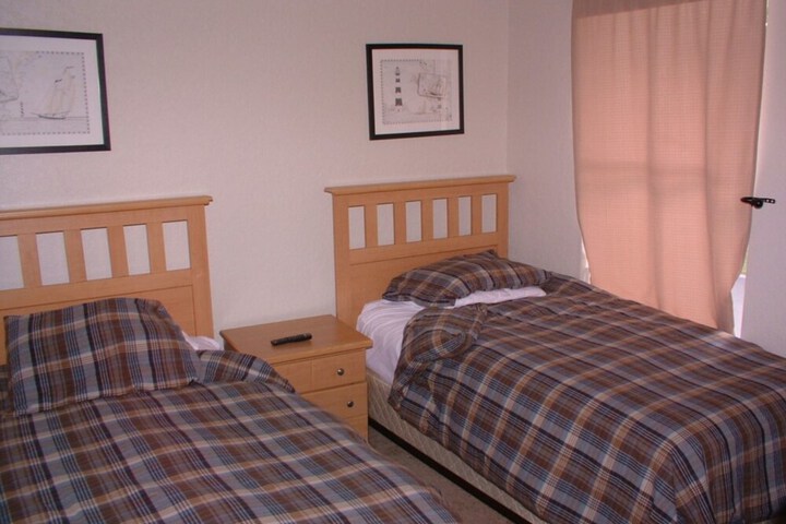 Room 4 of 10