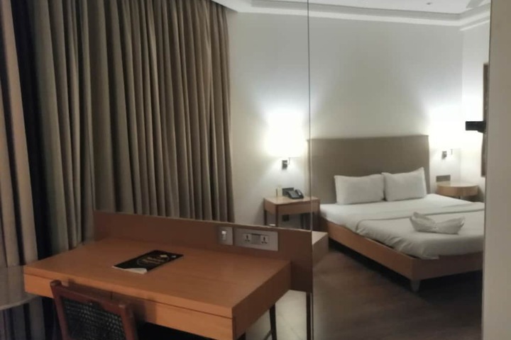 Room 28 of 181