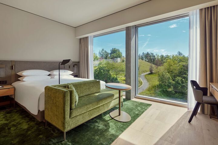 Room 26 of 125