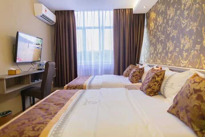 Room 5 of 18