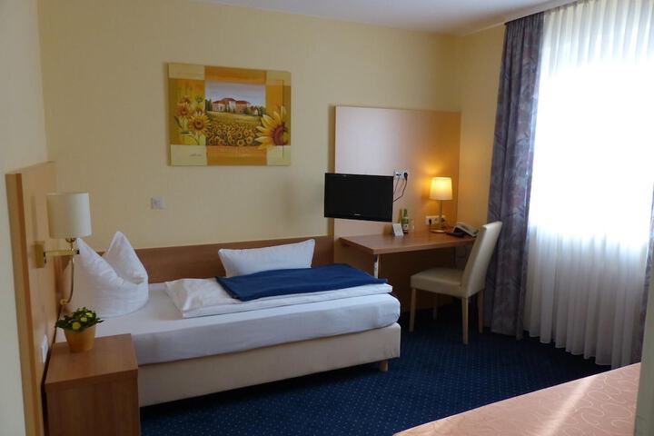 Room 8 of 27