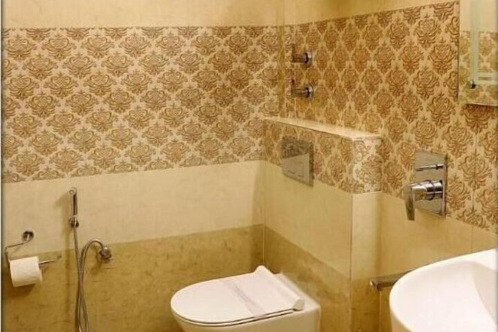 Room 9 of 12