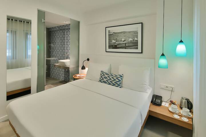 Room 13 of 44