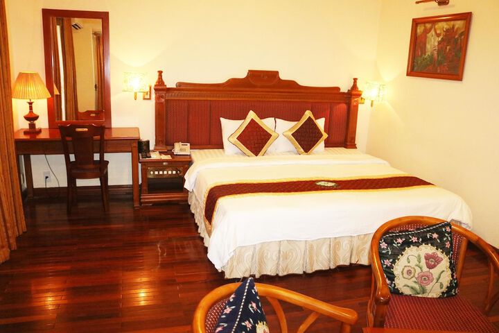 Room 8 of 38