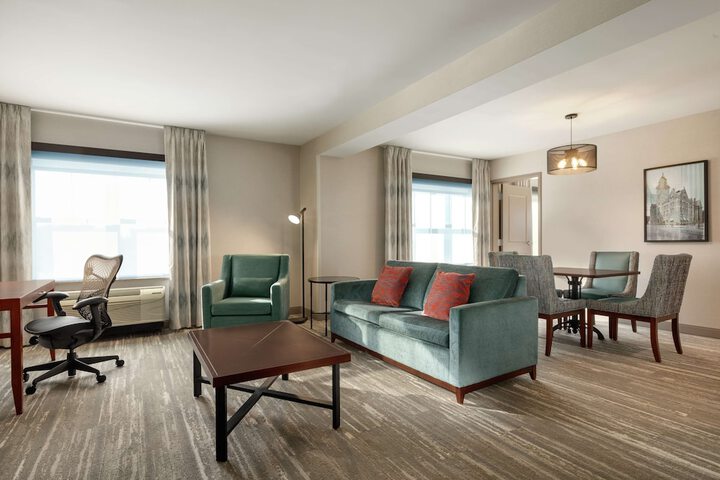 1 King Premium with in Room Drinks Snacks (12 of 31)