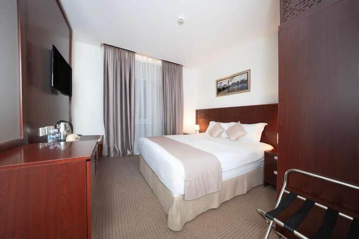 Room 4 of 17