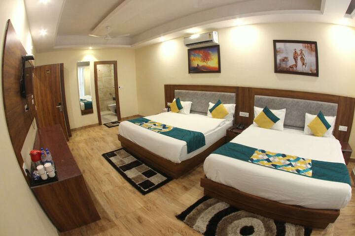 Room 11 of 28