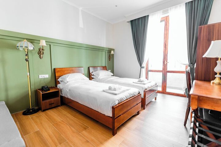Room 13 of 96