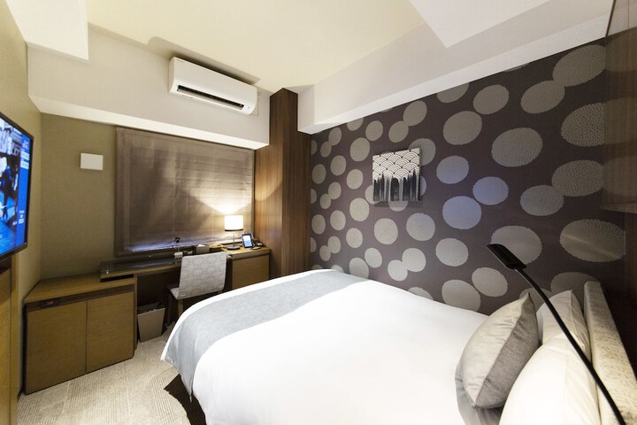 Room 8 of 62
