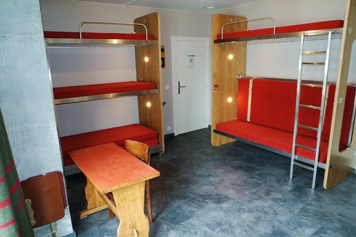 Room 10 of 60