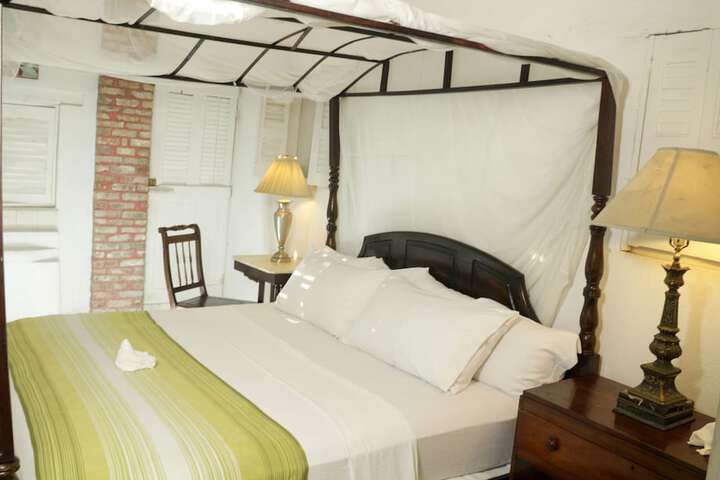 Room 21 of 163