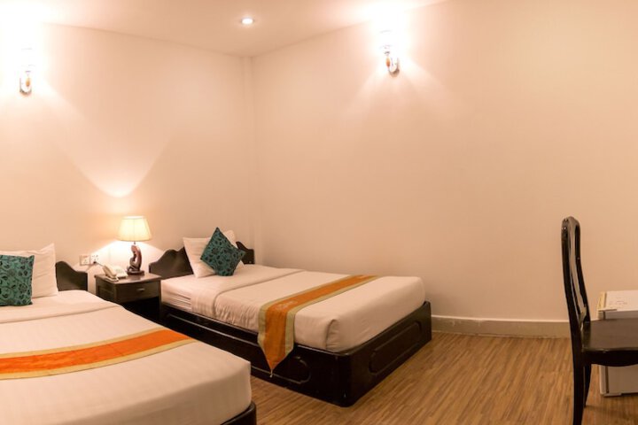 Room 13 of 38