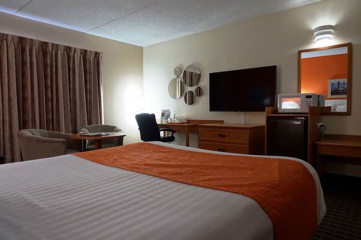 1 Queen Bed (18 of 25)