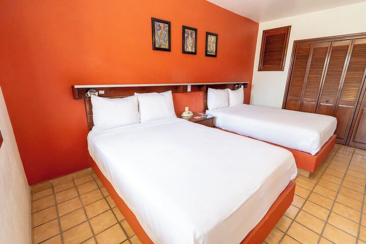 Room 2 of 39