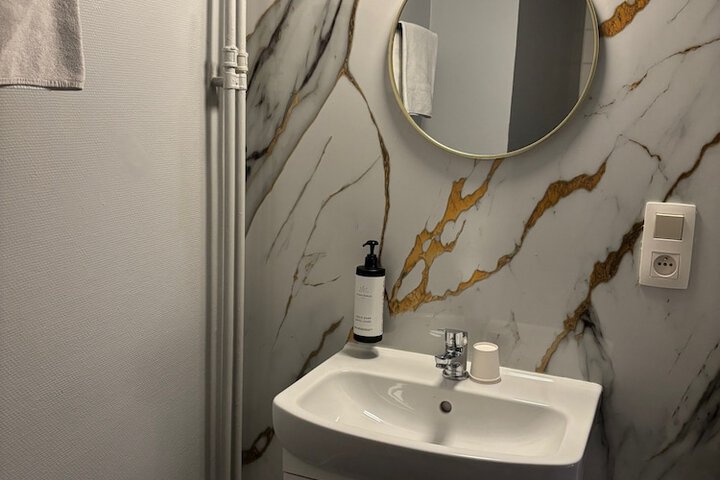 Room 42 of 53