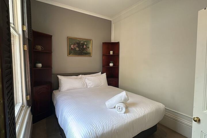Room 90 of 318