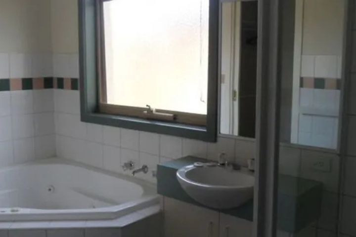 Room 8 of 16