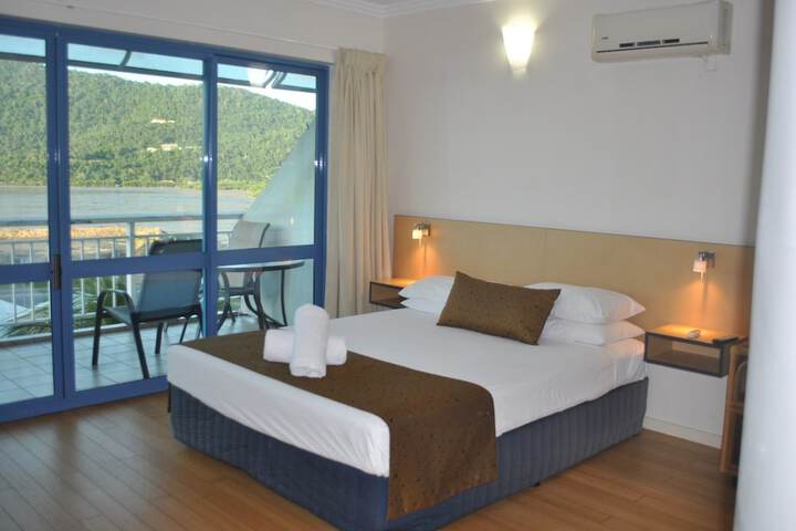 Room 3 of 55