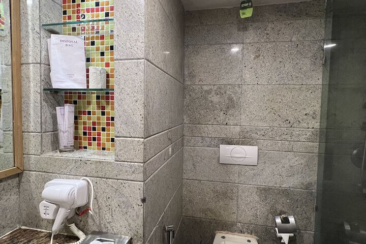 Room 17 of 40