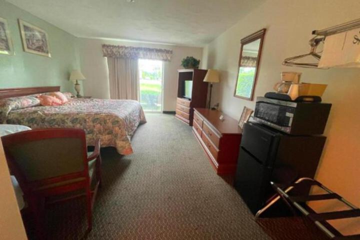 2 Queen Beds (1 of 2)