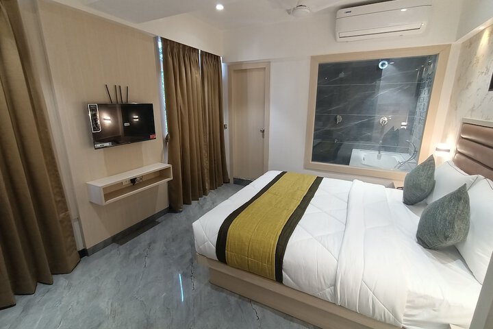 Room 27 of 64