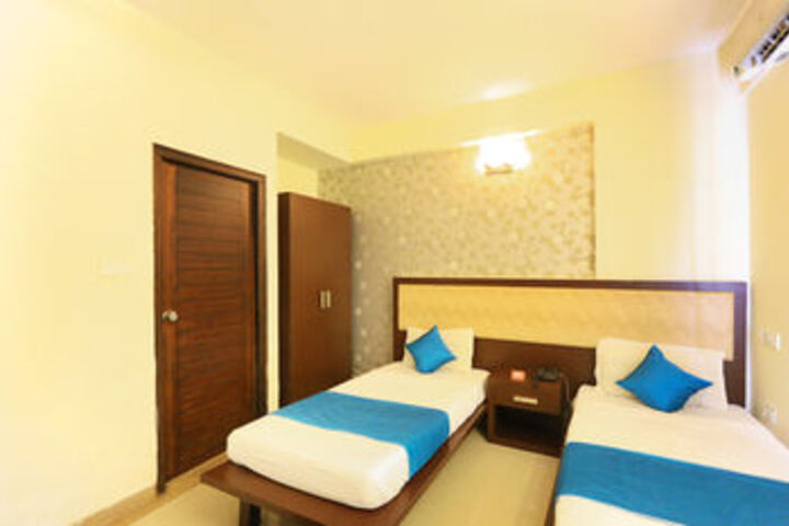 Room 12 of 26