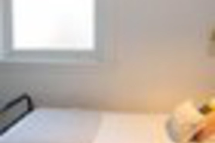 Room 65 of 192