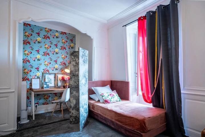 Room 8 of 28