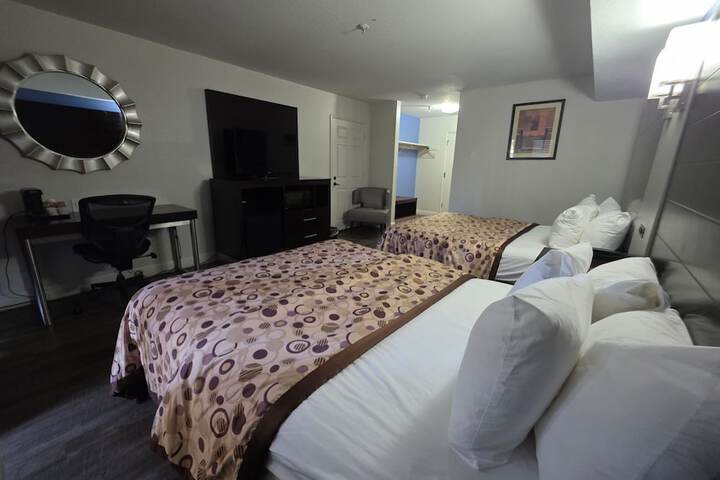 2 Queen Beds (4 of 21)