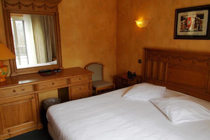 Room 7 of 35