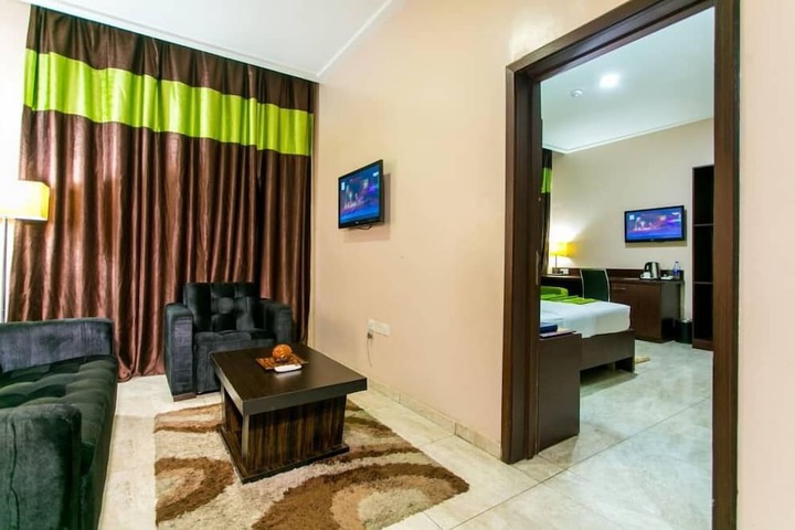 Room 14 of 32