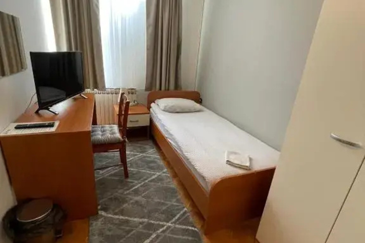 Room 4 of 5