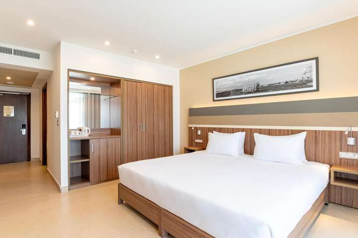 Room 52 of 114