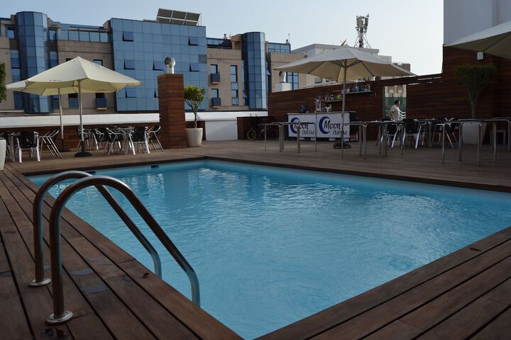 Hotel Pool