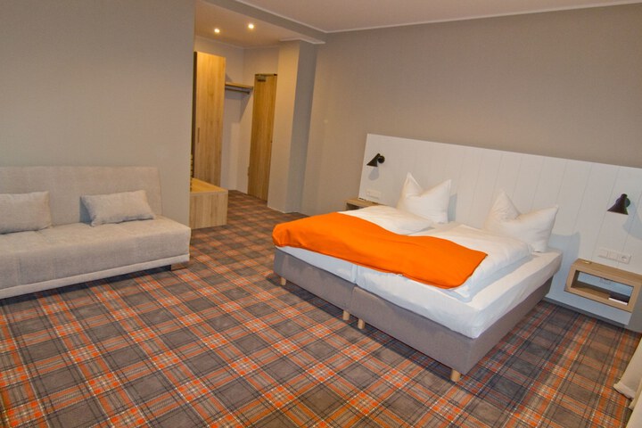 Room 6 of 42