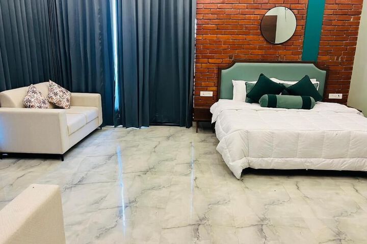 Room 2 of 13