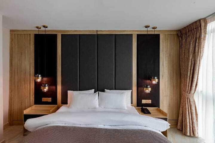 Room 4 of 7