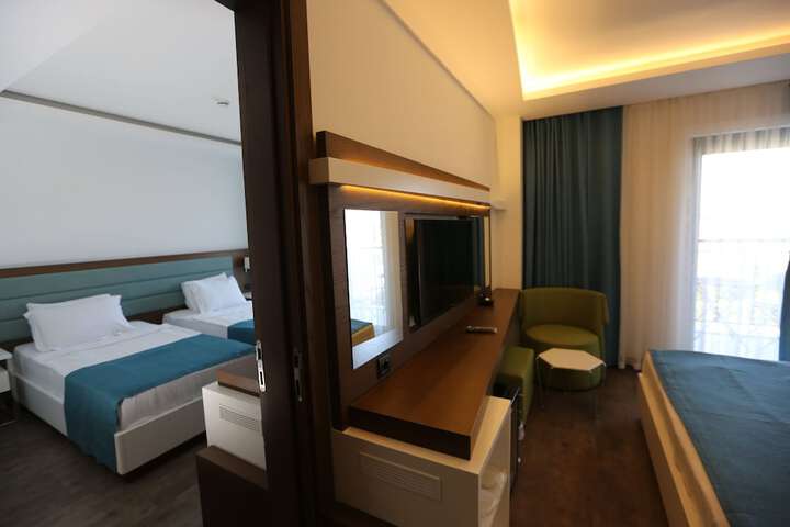 Room 33 of 158
