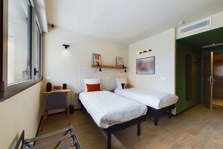 Room 4 of 22