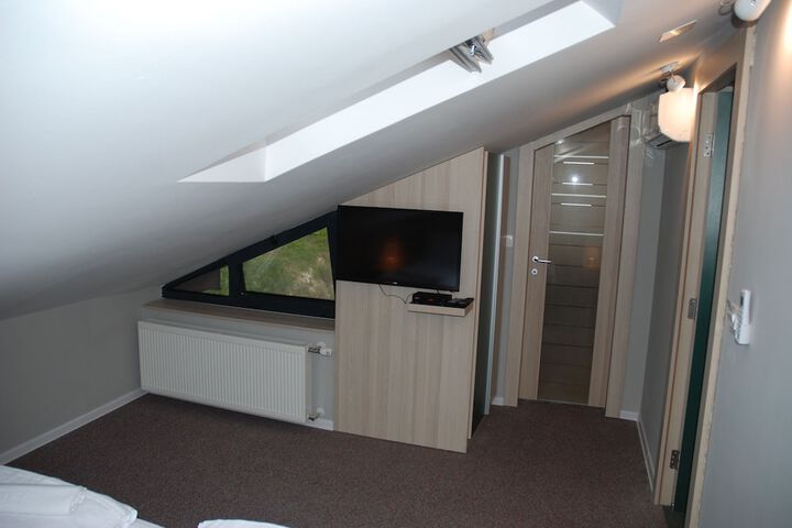 Room 16 of 39
