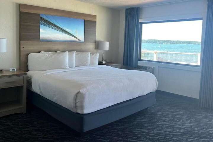 1 King Bed Beach View Balcony (22 of 34)