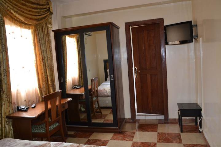 Room 9 of 31