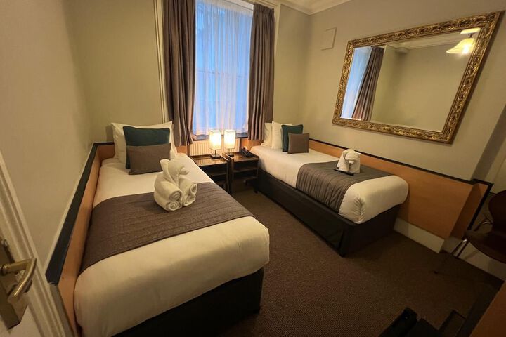Room 32 of 63