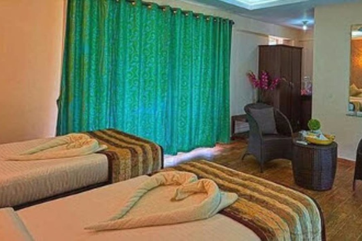 Room 7 of 12