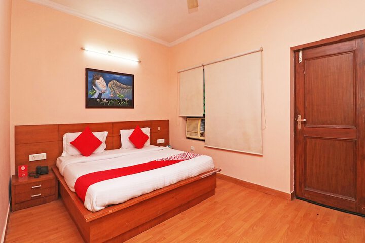 Room 6 of 20