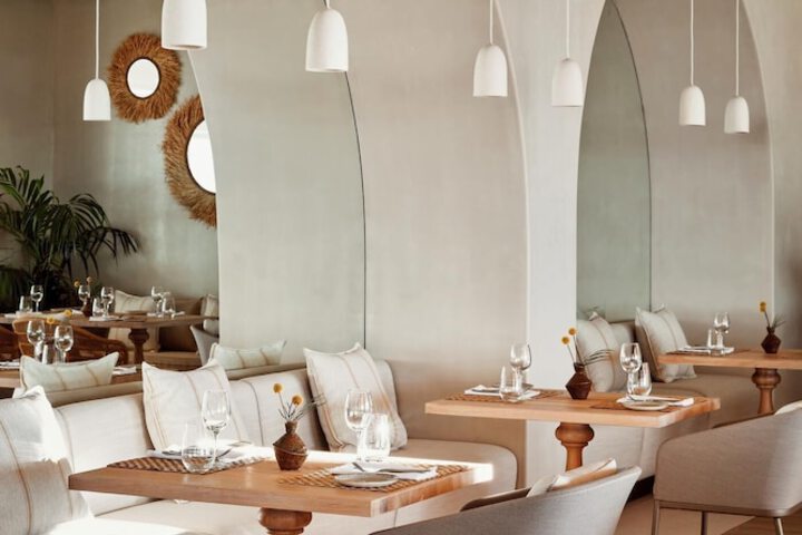 Dining 380 of 611