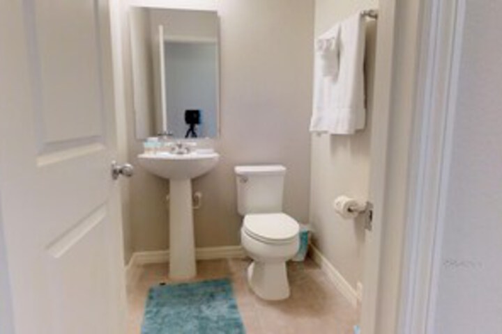 Room 4 of 16