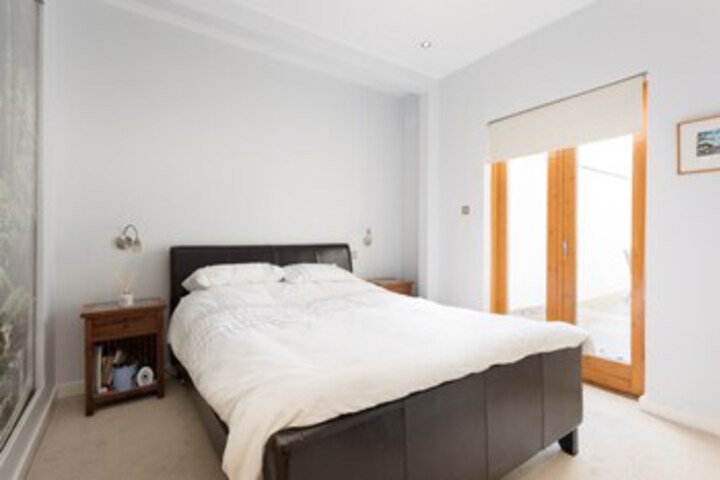 Room 8 of 10