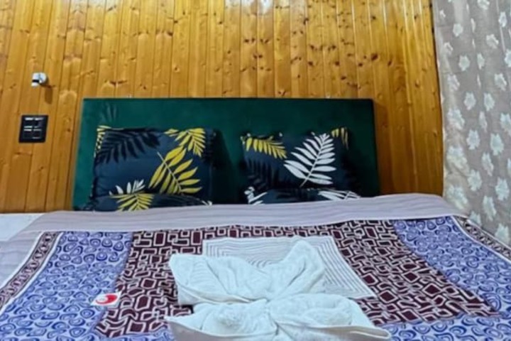 Munshis Hotel and Restaurant Tangmarg
