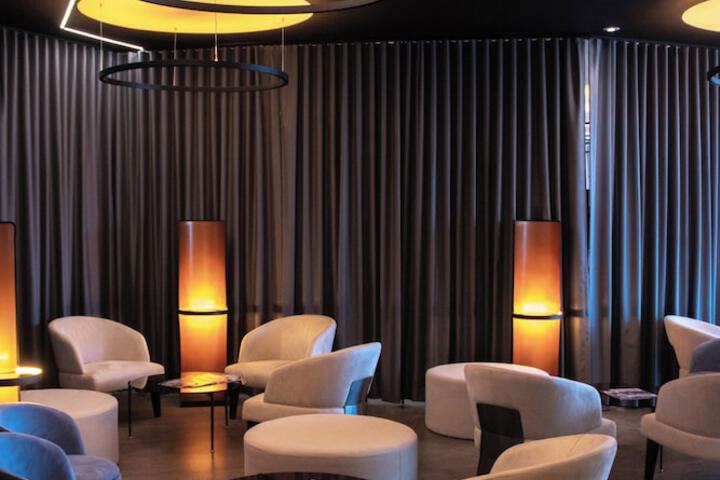 Lounge 49 of 57